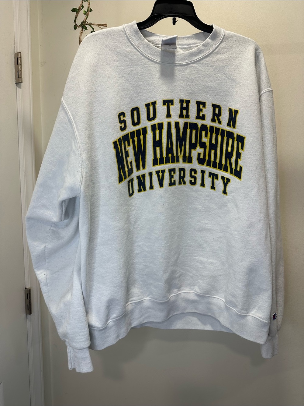 Men’s / Unisex XL - Champion Southern New Hampshire University Sweatshirt SNHU